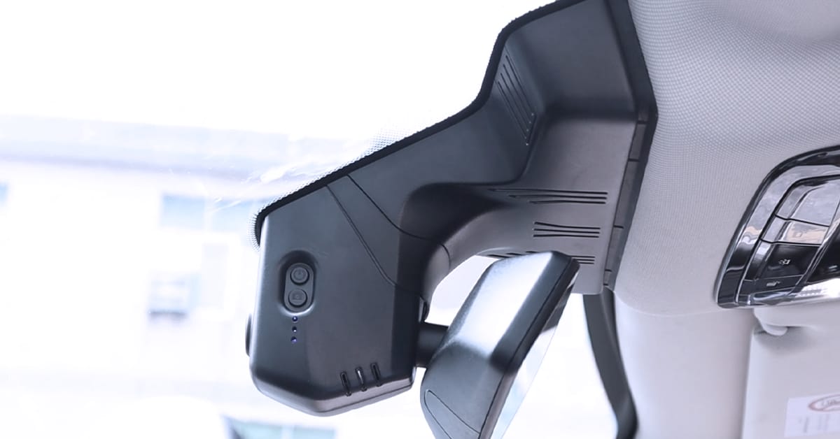 BMW 5er Innenraum mit installierter Xplywi Dashcam